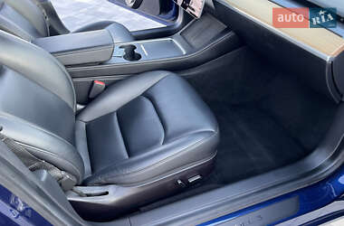 Седан Tesla Model 3 2021 в 