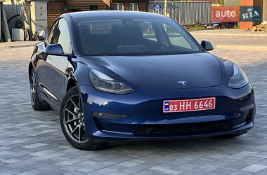 Седан Tesla Model 3 2021 в 