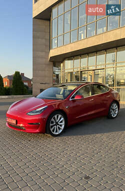 Седан Tesla Model 3 2020 в 