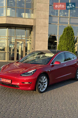 Седан Tesla Model 3 2020 в 