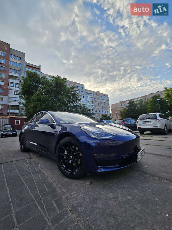 Седан Tesla Model 3 2018 в Запоріжжі