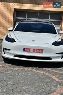 Седан Tesla Model 3 2022 в 