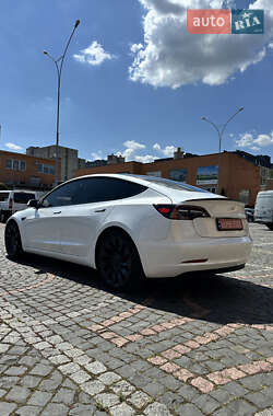 Седан Tesla Model 3 2022 в 