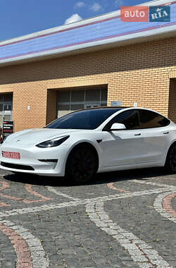 Седан Tesla Model 3 2022 в 