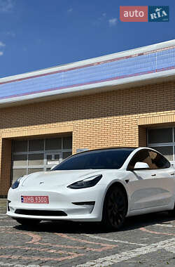 Седан Tesla Model 3 2022 в 