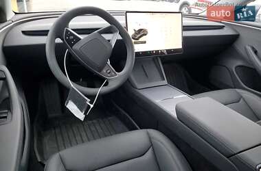 Седан Tesla Model 3 2025 в 
