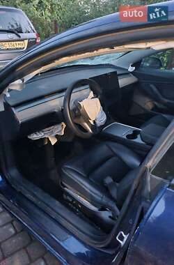 Седан Tesla Model 3 2021 в 
