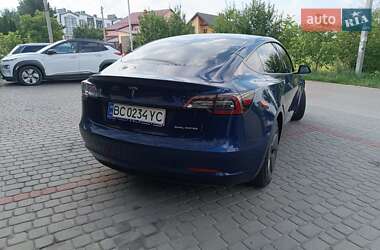 Седан Tesla Model 3 2021 в 