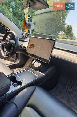 Седан Tesla Model 3 2022 в 