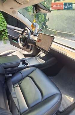 Седан Tesla Model 3 2022 в 