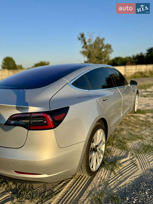 Седан Tesla Model 3 2018 в Києві