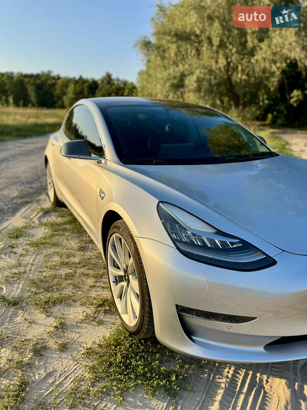 Седан Tesla Model 3 2018 в Києві