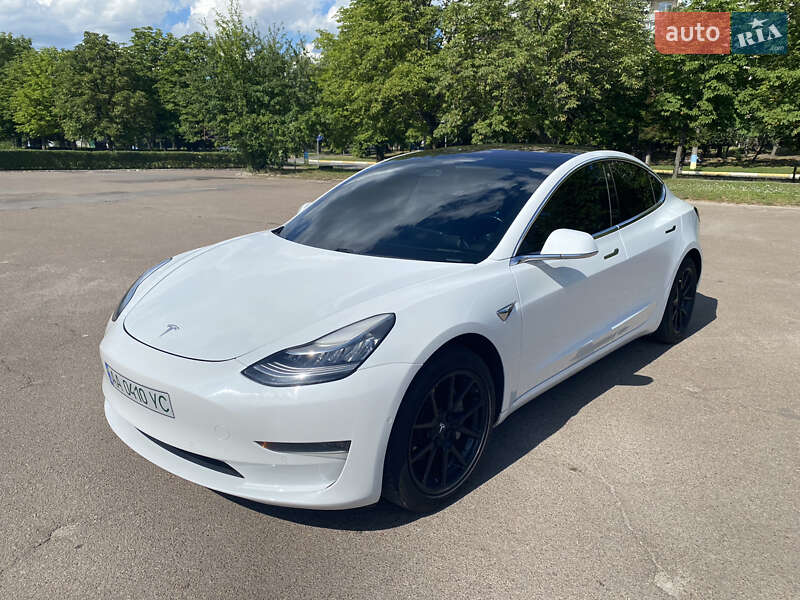 Седан Tesla Model 3 2018 в Броварах