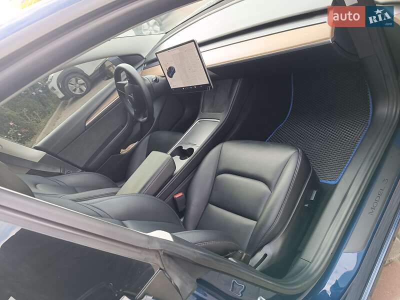 Седан Tesla Model 3 2021 в Львове