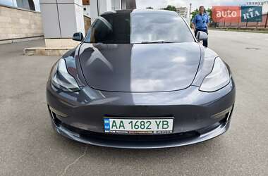 Седан Tesla Model 3 2022 в 