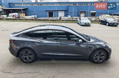 Седан Tesla Model 3 2022 в 