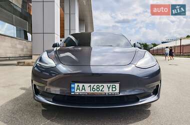 Седан Tesla Model 3 2022 в 