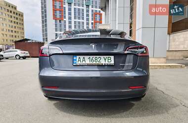 Седан Tesla Model 3 2022 в 