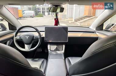 Седан Tesla Model 3 2022 в 