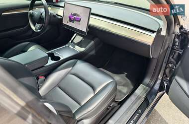 Седан Tesla Model 3 2022 в 