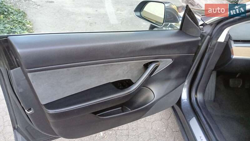 Седан Tesla Model 3 2019 в Києві