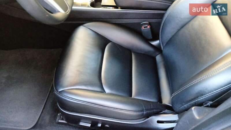 Седан Tesla Model 3 2019 в Києві