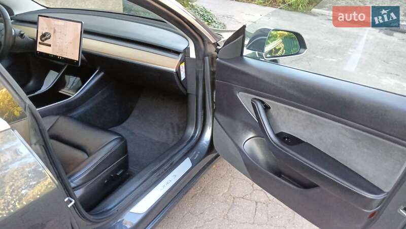 Седан Tesla Model 3 2019 в Києві