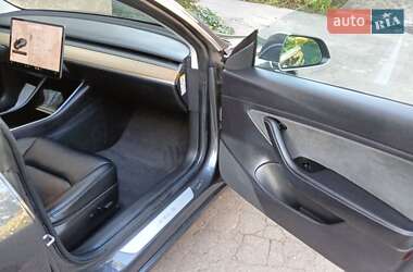 Седан Tesla Model 3 2019 в 