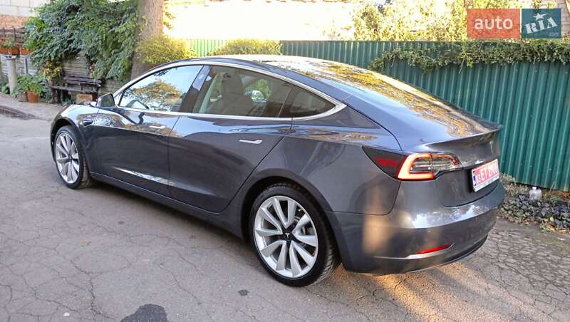 Седан Tesla Model 3 2019 в Києві