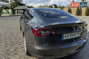 Седан Tesla Model 3 2020 в 