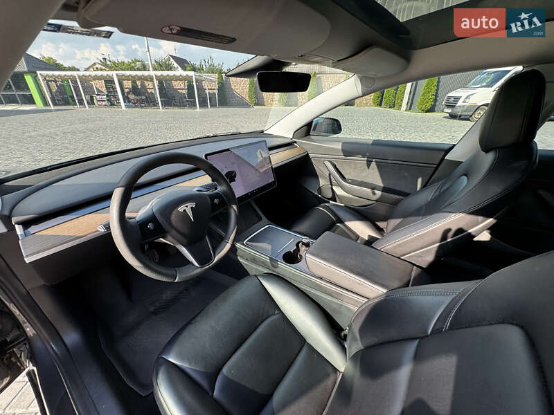 Седан Tesla Model 3 2020 в Кропивницком