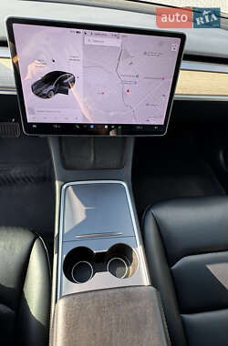 Седан Tesla Model 3 2020 в 