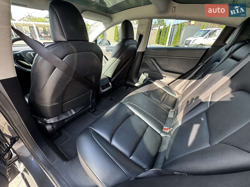 Седан Tesla Model 3 2020 в Кропивницком