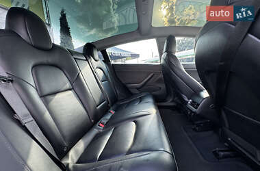 Седан Tesla Model 3 2020 в 