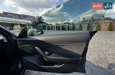Седан Tesla Model 3 2020 в 