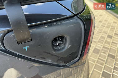 Седан Tesla Model 3 2020 в 