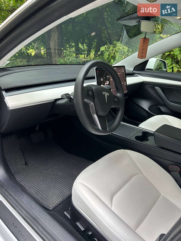 Седан Tesla Model 3 2021 в Чернівцях фото 11 Седан Tesla Model 3 2021 в Чернівцях
