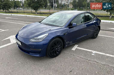 Седан Tesla Model 3 2021 в 