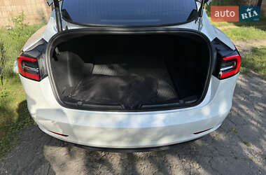 Седан Tesla Model 3 2023 в 