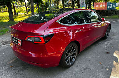 Седан Tesla Model 3 2020 в 