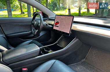 Седан Tesla Model 3 2020 в 