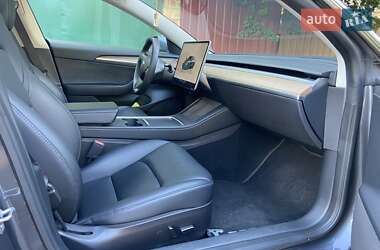 Седан Tesla Model 3 2023 в 