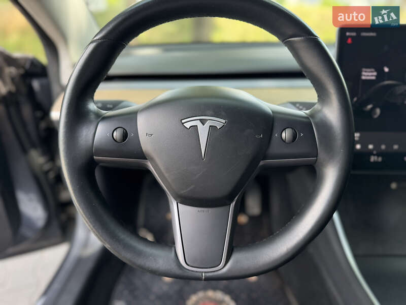 Седан Tesla Model 3 2018 в Киеве