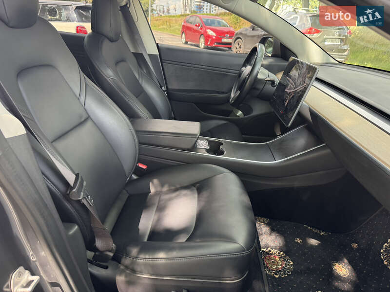 Седан Tesla Model 3 2018 в Киеве