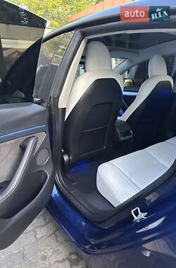 Седан Tesla Model 3 2021 в 