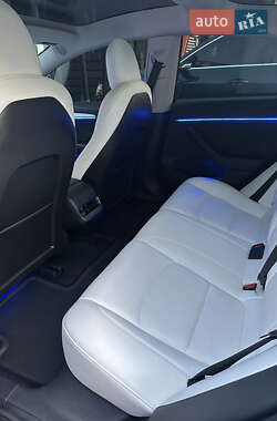 Седан Tesla Model 3 2021 в 