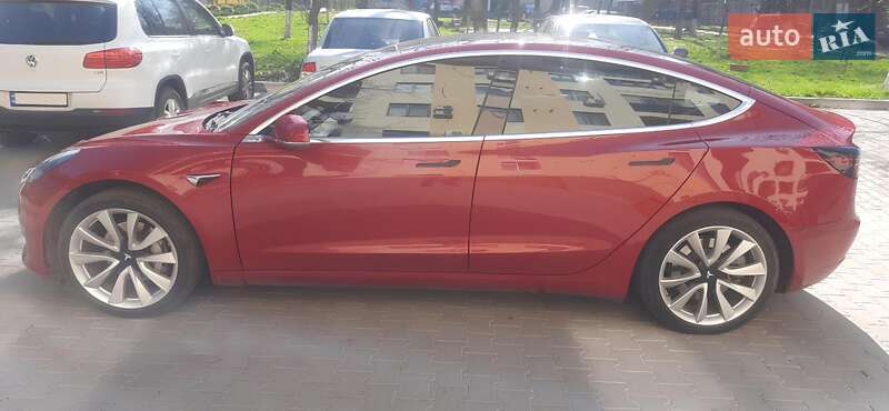 Седан Tesla Model 3 2019 в Ужгороді
