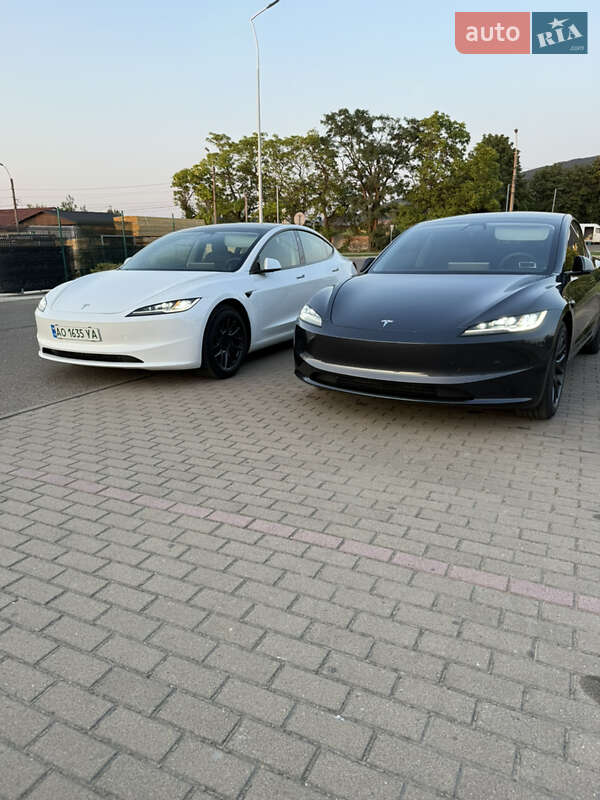 Седан Tesla Model 3 2024 в 