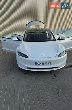 Седан Tesla Model 3 2024 в 