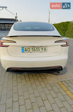 Седан Tesla Model 3 2024 в 